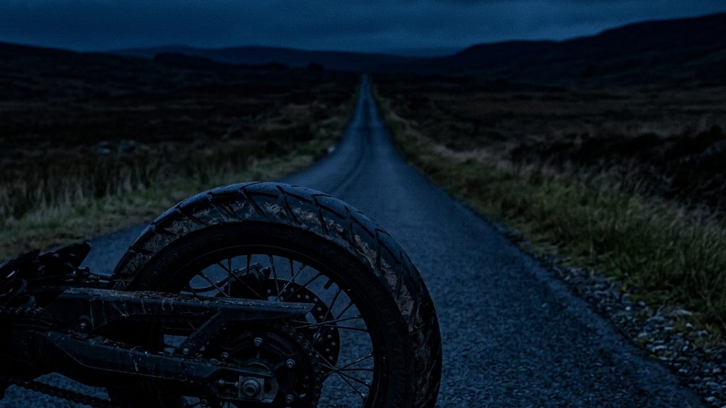 バイクに乗る初心者ライダーの後ろ姿